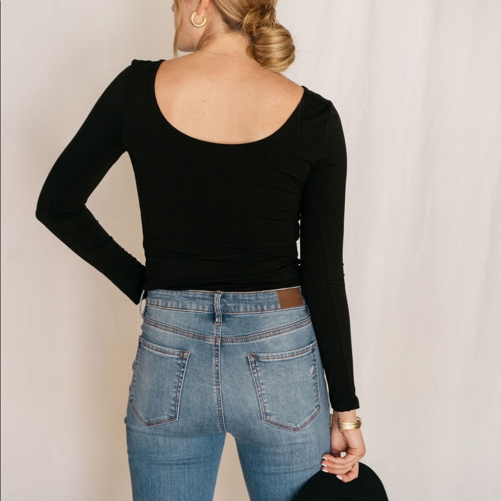 Carly Jean Los Angeles - Harper Long Sleeve, Black 
Large